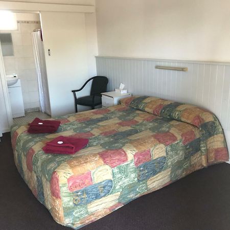 פורט פירי Travelway Motel מראה חיצוני תמונה