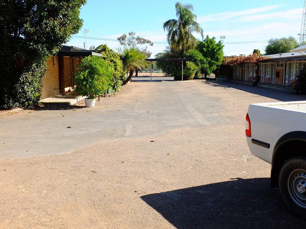 פורט פירי Travelway Motel מראה חיצוני תמונה