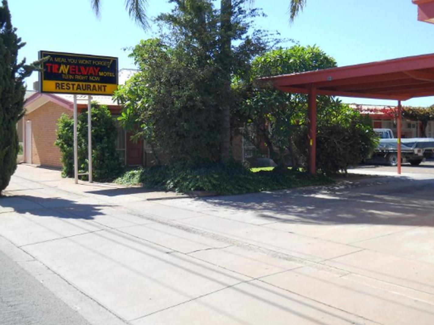פורט פירי Travelway Motel מראה חיצוני תמונה