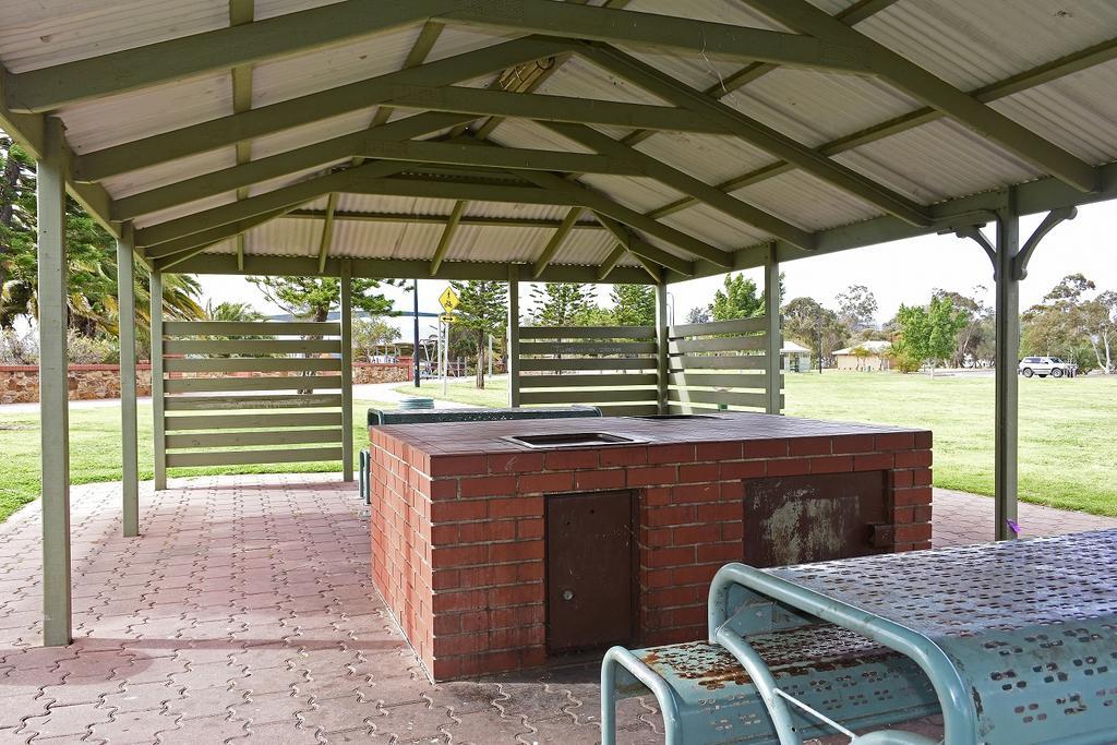פורט פירי Travelway Motel מראה חיצוני תמונה