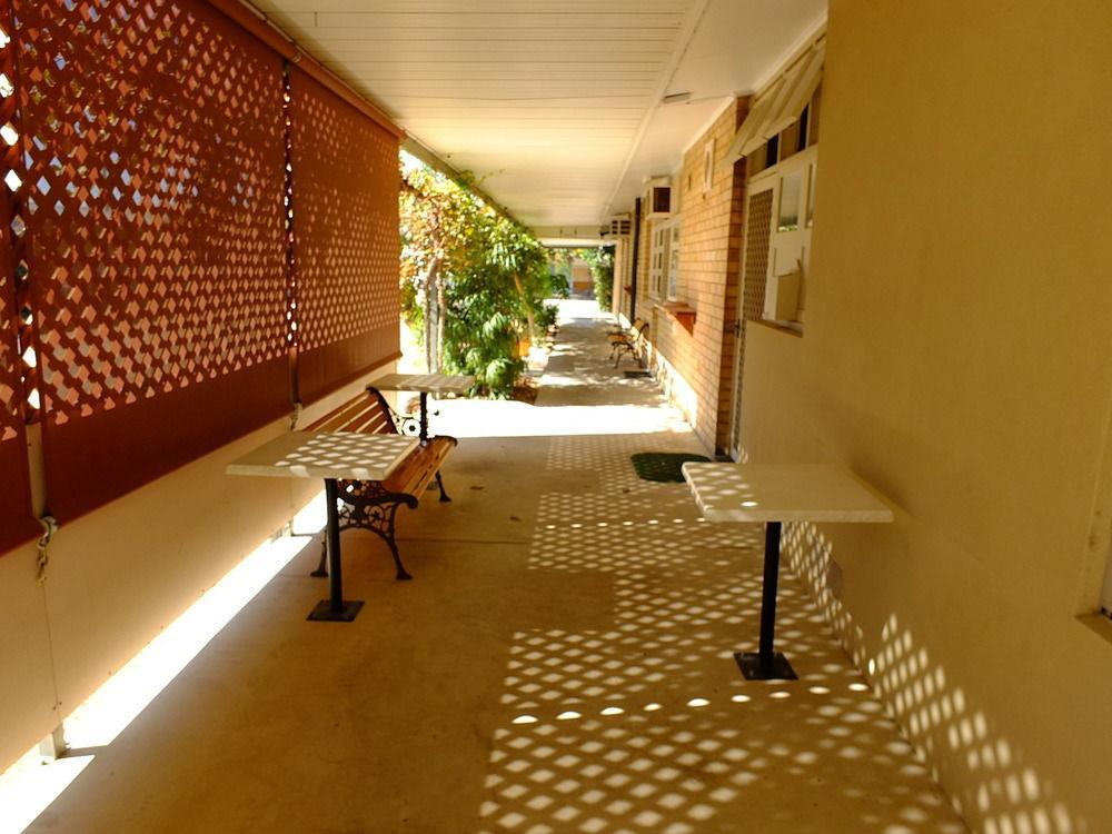 פורט פירי Travelway Motel מראה חיצוני תמונה