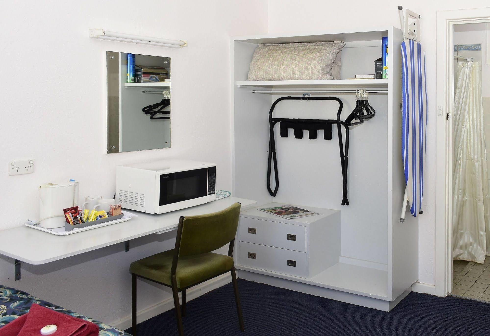 פורט פירי Travelway Motel מראה חיצוני תמונה