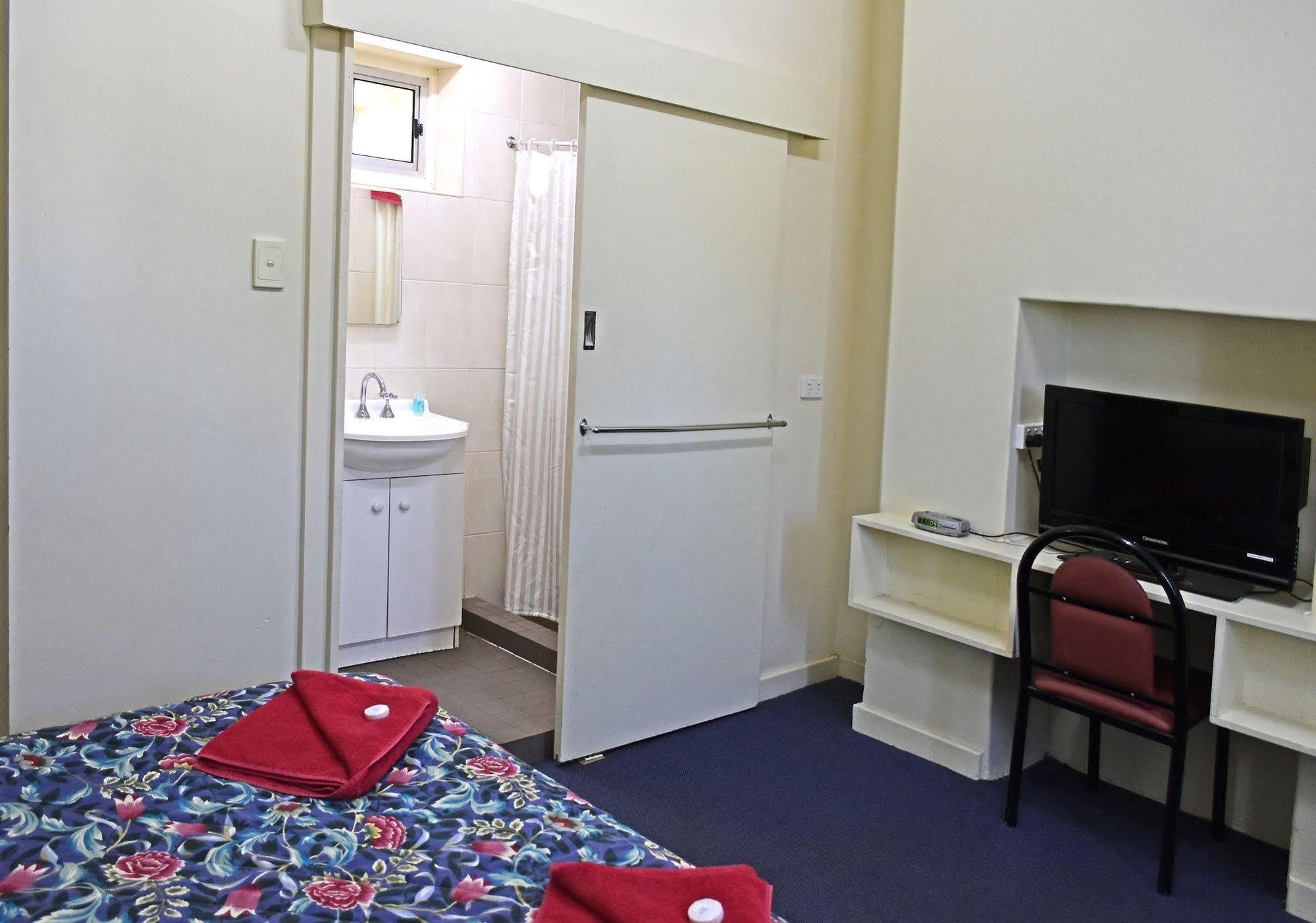 פורט פירי Travelway Motel מראה חיצוני תמונה