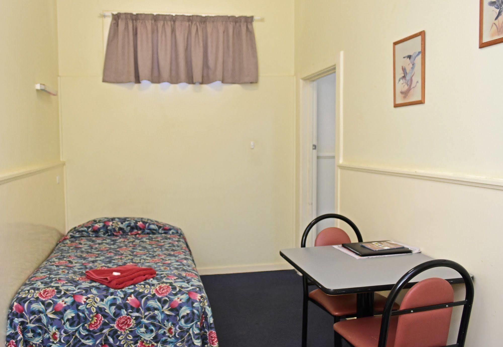פורט פירי Travelway Motel מראה חיצוני תמונה