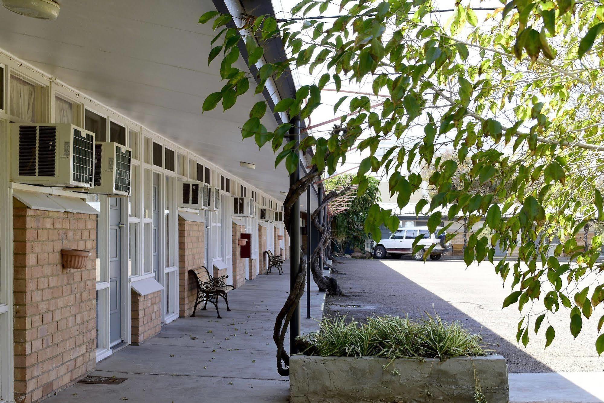 פורט פירי Travelway Motel מראה חיצוני תמונה