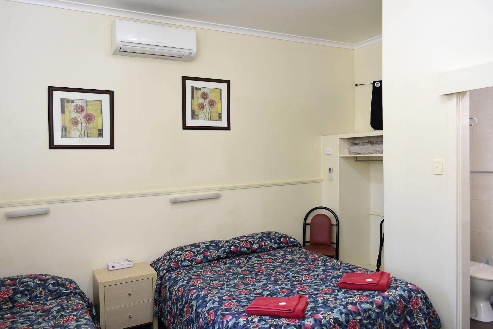 פורט פירי Travelway Motel מראה חיצוני תמונה