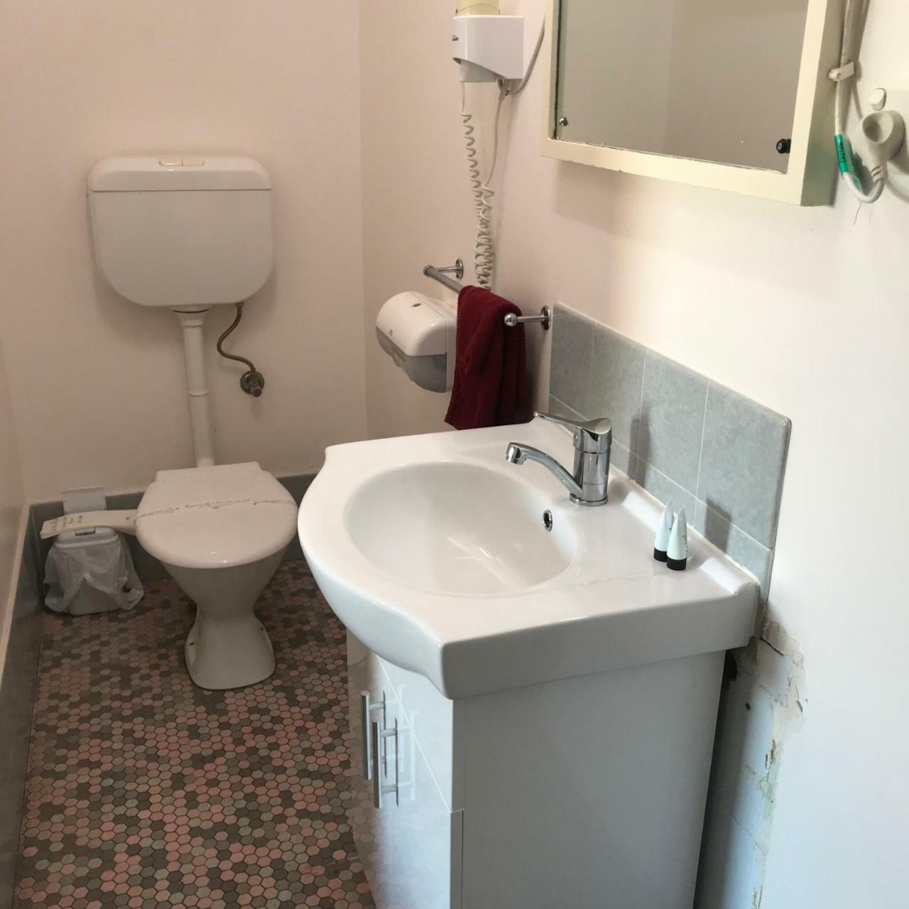 פורט פירי Travelway Motel מראה חיצוני תמונה