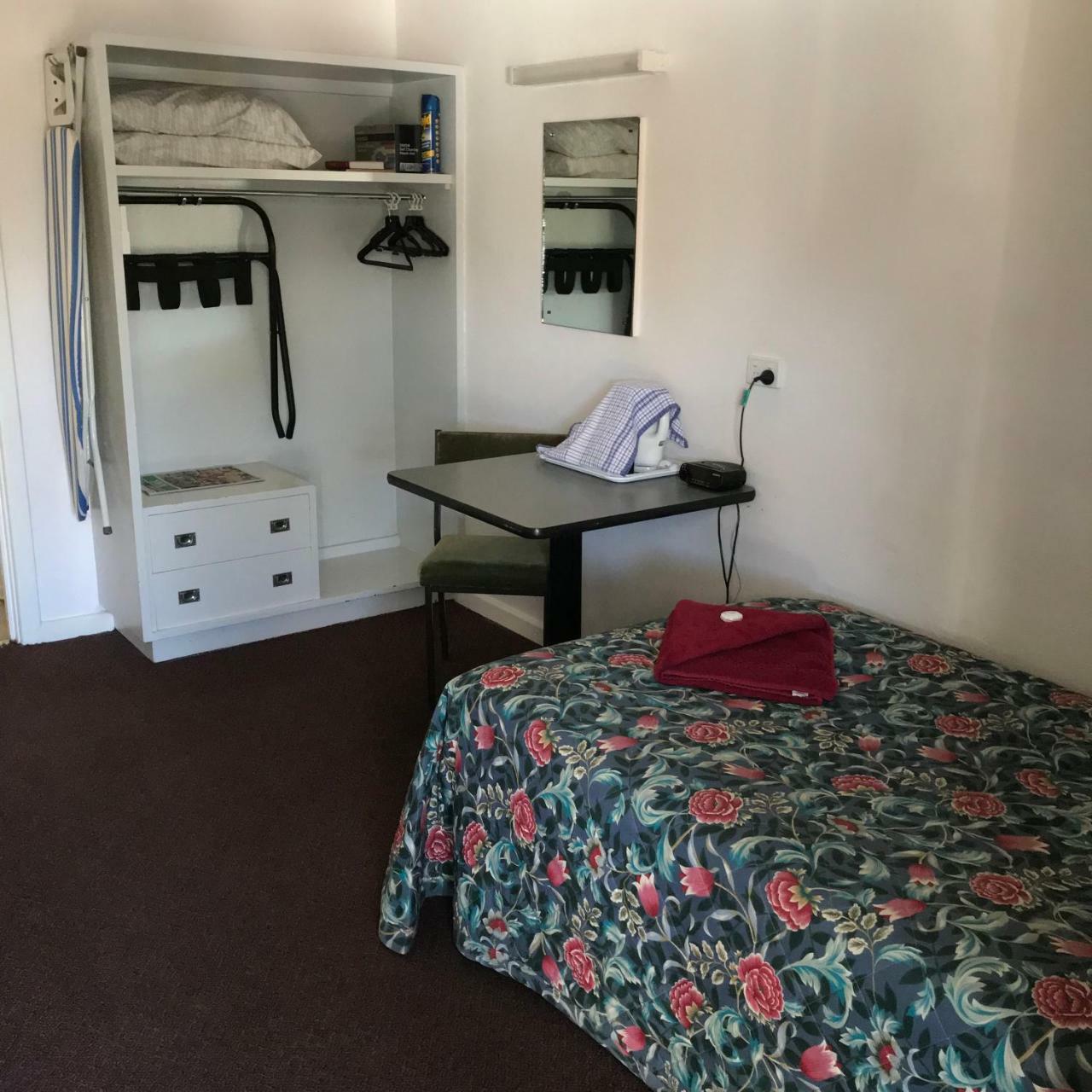 פורט פירי Travelway Motel מראה חיצוני תמונה