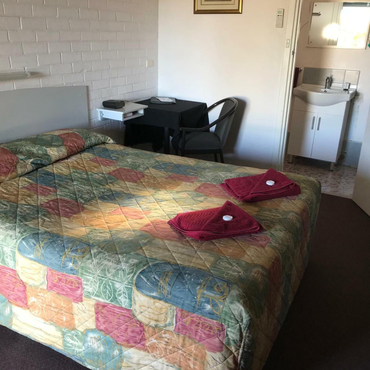 פורט פירי Travelway Motel מראה חיצוני תמונה
