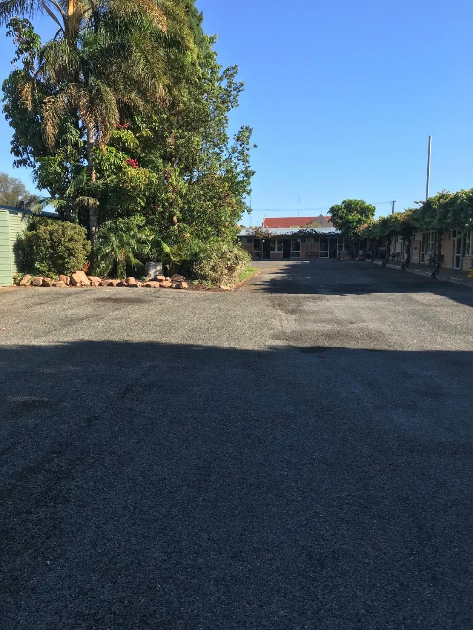 פורט פירי Travelway Motel מראה חיצוני תמונה