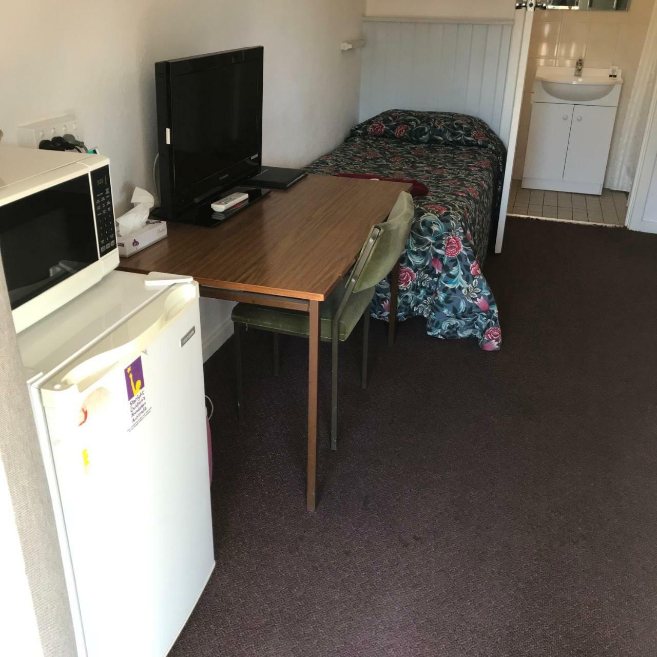 פורט פירי Travelway Motel מראה חיצוני תמונה