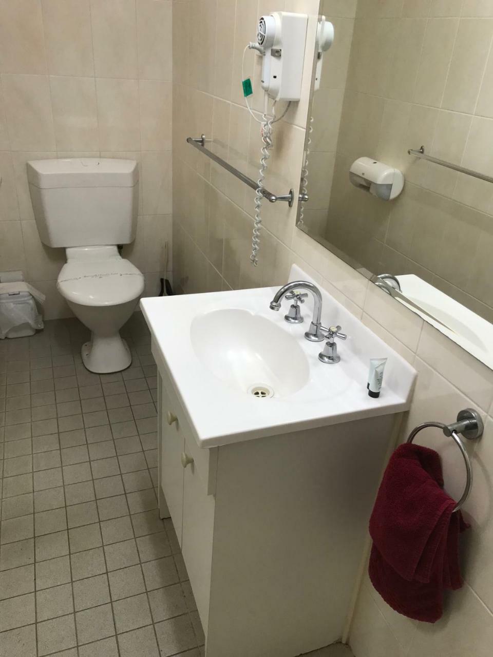 פורט פירי Travelway Motel מראה חיצוני תמונה