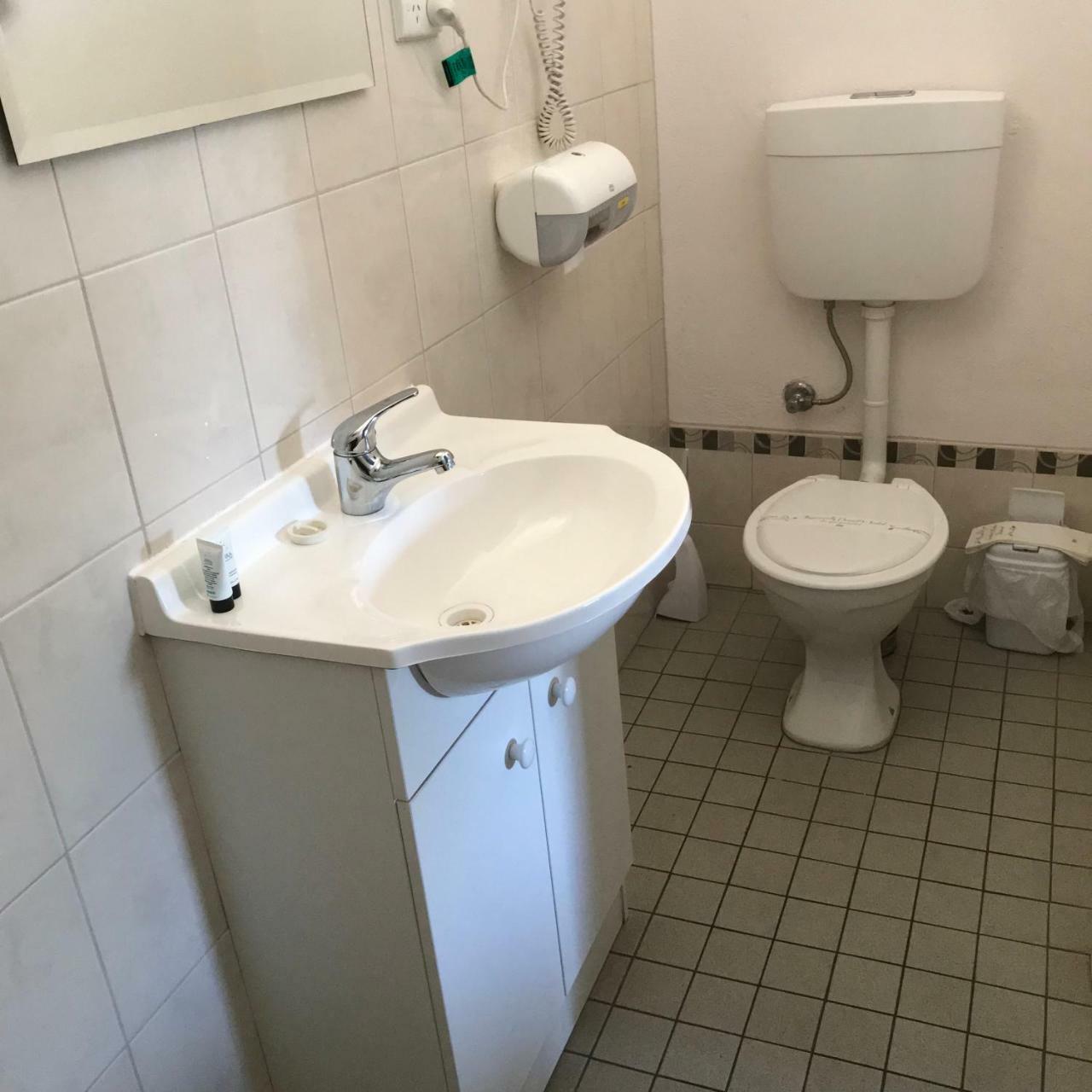 פורט פירי Travelway Motel מראה חיצוני תמונה